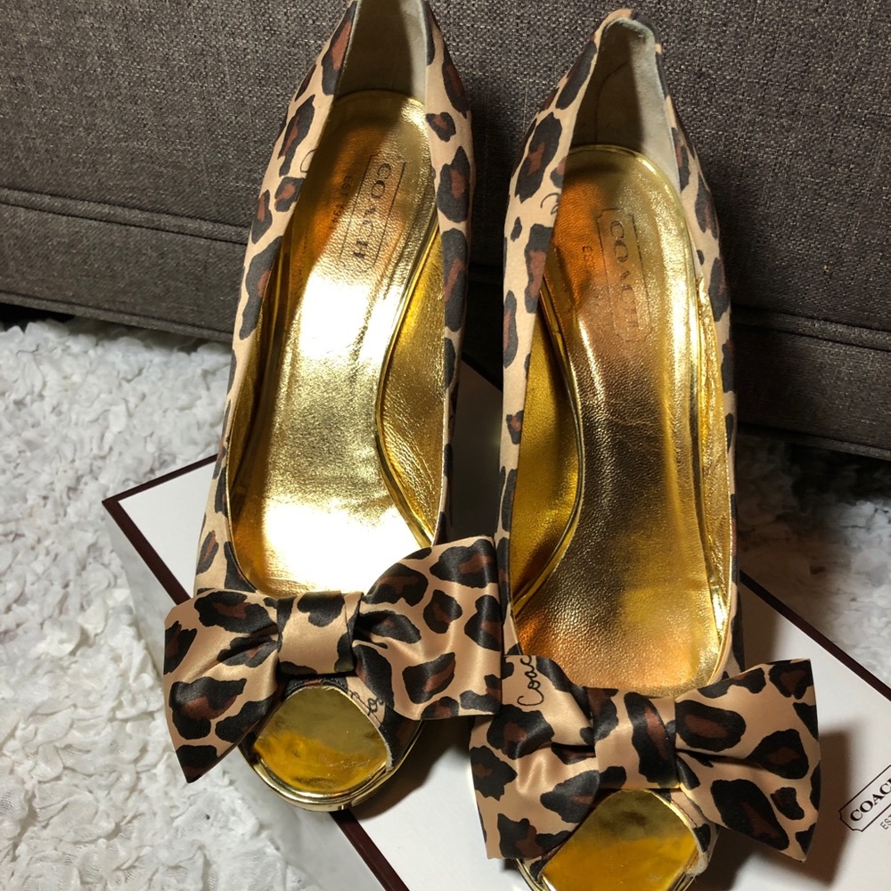 Authentic Coach leopard Daisy Ocelot size 10